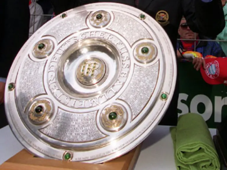 Ob-Herbstmeister-Quote-oder-erfolgreichster-Aufholjaeger-welche-Statistik-die-richtige-ist-entscheidet-sich-spaetestens-am-34-Spieltag-mit-einem-ganz-offiziellen-Titel