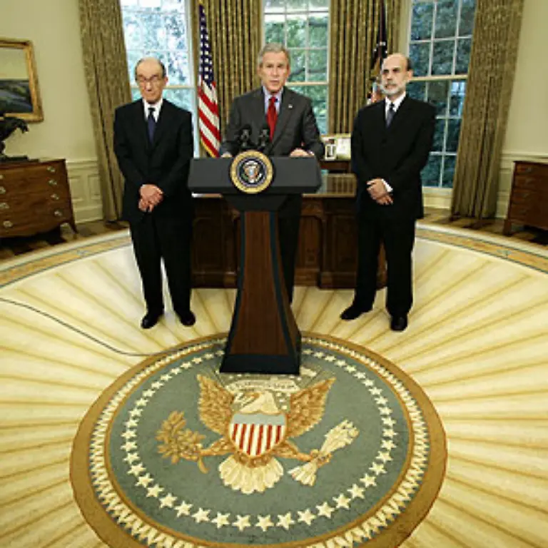 Montag-24-Oktober-2005-US-Praesident-George-W-Bush-stellt-im-Weissen-Haus-mit-Ben-Bernanke-rechts-den-Nachfolger-fuer-Alan-Greenspan-links-an-der-Spitze-der-US-Notenbank-Federal-Reserve-Fed-vor