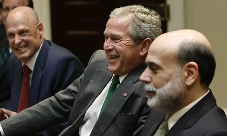 Montag-17-Maerz-2008-Finanzminister-Henry-Paulson-links-und-Fed-Chef-Bernanke-rechts-nehmen-im-Weissen-Haus-an-einer-Sitzung-von-Bushs-Arbeitsgruppe-Finanzmaerkte-teil