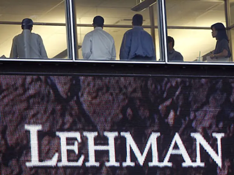 Montag-15-September-2008-Die-US-Regierung-verweigert-der-Investmentbank-Lehman-Brothers-die-Unterstuetzung-der-Fed-Die-Bank-stellt-Insolvenzantrag-Weltweit-brechen-die-Kurse-ein