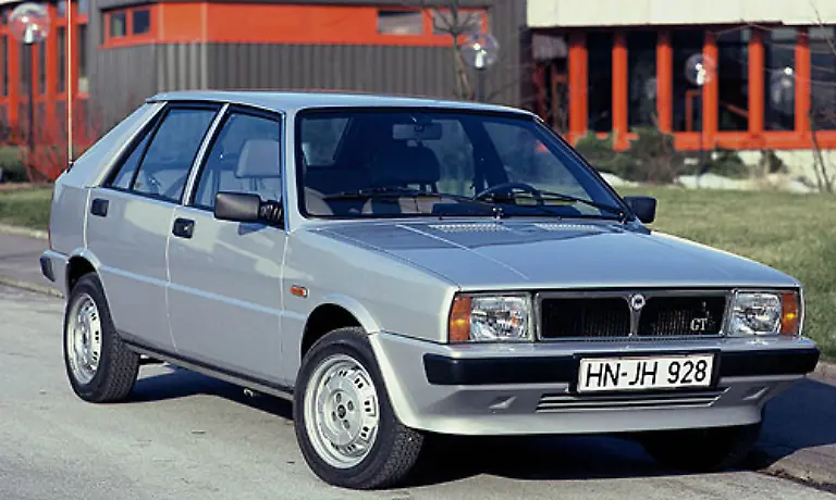 Die-Karosserie-wurde-von-Giorgio-Giugiaro-entworfen-Der-hat-unter-anderem-solche-Klassiker-wie-den-BMW-M1-Lotus-Esprit-De-Lorean-DMC-12-oder-VW-Golf-gezeichnet