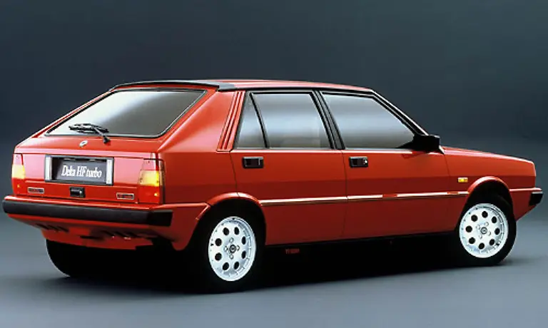1986-kam-dann-die-Einspritzversion-mit-136-PS-und-Recaro-Sportsitzen-in-Alcantara