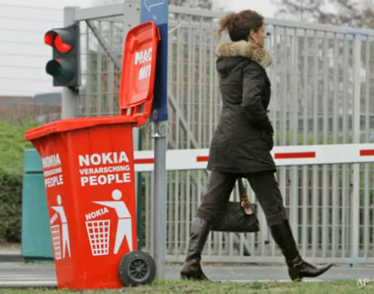 Mitte-Januar-gibt-das-Nokia-Management-bekannt-es-wolle-trotz-Milliardengewinne-die-Handyproduktion-in-Deutschland-einstellen-Betroffen-sind-2300-Beschaeftigte-am-Standort-Bochum