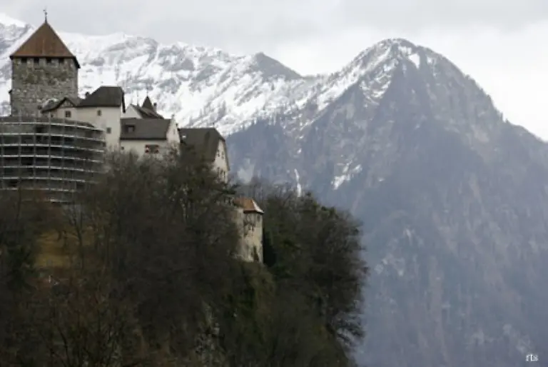 In-der-Liechtenstein-Affaere-verfuegen-die-Ermittler-inzwischen-nicht-mehr-nur-ueber-die-Daten-von-1400-Kunden-der-LGT-Bank-sondern-auch-von-mindestens-einer-weiteren-Bank-aus-dem-Fuerstentum