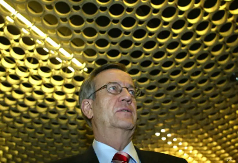 Der-Siemens-Aufsichtsrat-verlangt-wegen-des-Schmiergeldskandals-von-ehemaligen-Vorstandsmitgliedern-Schadenersatz-Zu-den-Betroffenen-zaehlt-der-fruehere-Vorstandschef-Heinrich-von-Pierer