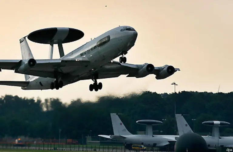 7-Mai-Der-Einsatz-deutscher-Soldaten-in-AWACS-Aufklaerungsflugzeugen-der-NATO-zu-Beginn-des-Irak-Kriegs-2003-war-wegen-fehlender-Zustimmung-des-Bundestags-verfassungswidrig-entscheidet-das-Bundesverfassungsgericht