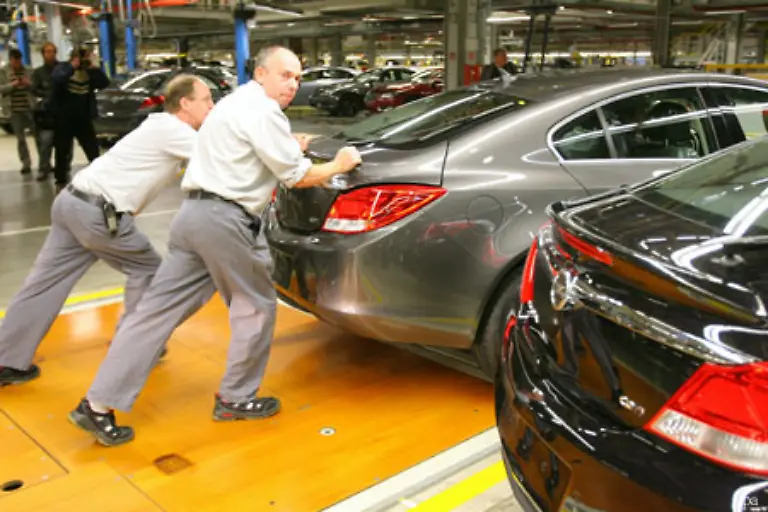 Nach-Absatzeinbruch-und-massiven-Verlusten-ruft-Opel-den-Staat-zu-Hilfe-Eine-Buergschaft-soll-die-Tochter-des-angeschlagenen-Autoriesen-GM-stuetzen