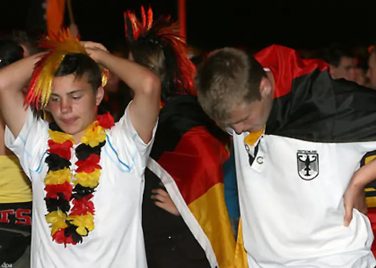 29-Juni-Die-deutsche-Fussball-Nationalmannschaft-verliert-in-Wien-das-EM-Finale-gegen-Spanien-mit-0-1-das-damit-seinen-zweiten-EM-Titel-gewinnt-Fernando-Torres-erzielt-in-der-33-Minute-das-Tor-des-Tages