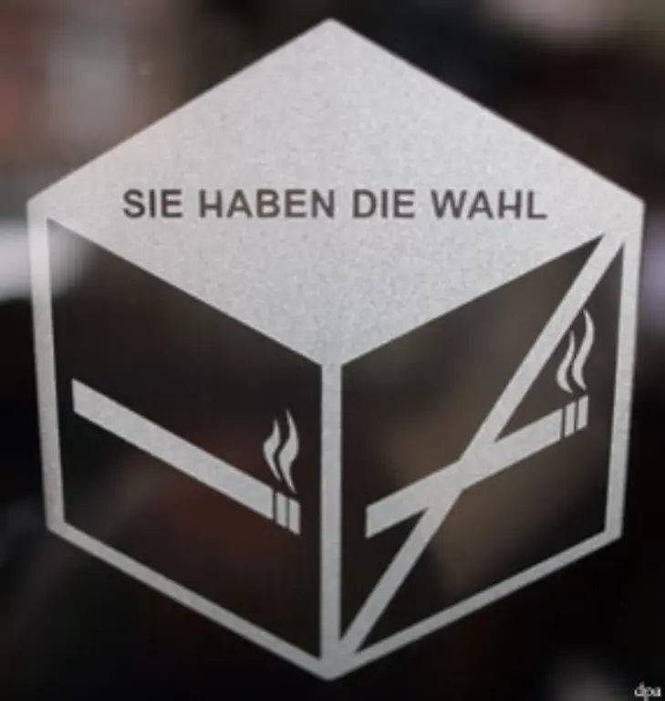 1-Juli-Rauchen-in-Gaststaetten-ist-jetzt-bundesweit-verboten-Als-letzte-Laender-lassen-Thueringen-und-Nordrhein-Westfalen-entsprechende-Gesetze-in-Kraft-treten-Das-Bundesverfassungsgericht-kippt-am-30-Juli-das-Rauchverbot-in-kleinen-Kneipen