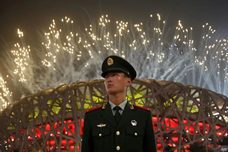 In-Peking-werden-die-XXIX-Olympischen-Spiele-eroeffnet-An-dem-Spektakel-in-Chinas-Hauptstadt-den-Reiterwettbewerben-in-Hongkong-und-im-Segelrevier-vor-Qingdao-nehmen-mehr-als-11-000-Sportler-aus-der-Rekordzahl-von-204-Laendern-teil