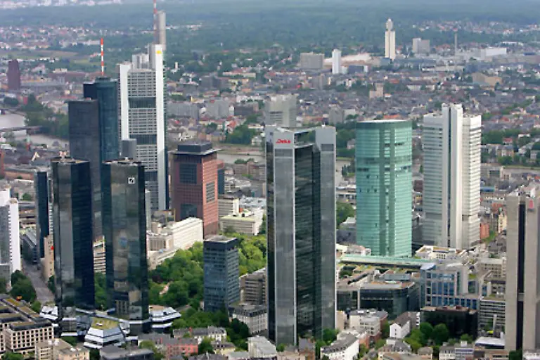 16-Oktober-Bund-und-Laender-verstaendigen-sich-auf-ein-Banken-Rettungspaket-im-Umfang-von-fast-500-Milliarden-Euro-Am-17-Oktober-wird-das-Gesetz-von-Bundestag-und-Bundesrat-verabschiedet-und-von-Praesident-Koehler-unterzeichnet