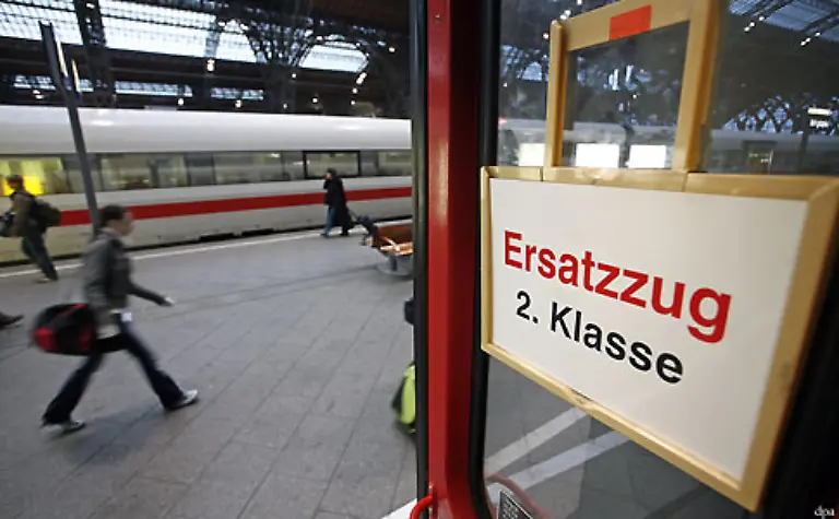 24-Oktober-Die-Bahn-zieht-einen-Teil-ihrer-ICE-Flotte-wegen-der-ungeklaerten-Sicherheit-der-Achsen-aus-dem-Verkehr-Hochgeschwindigkeitszuege-vom-Typ-ICE-T-mit-Neigetechnik-werden-ueberprueft