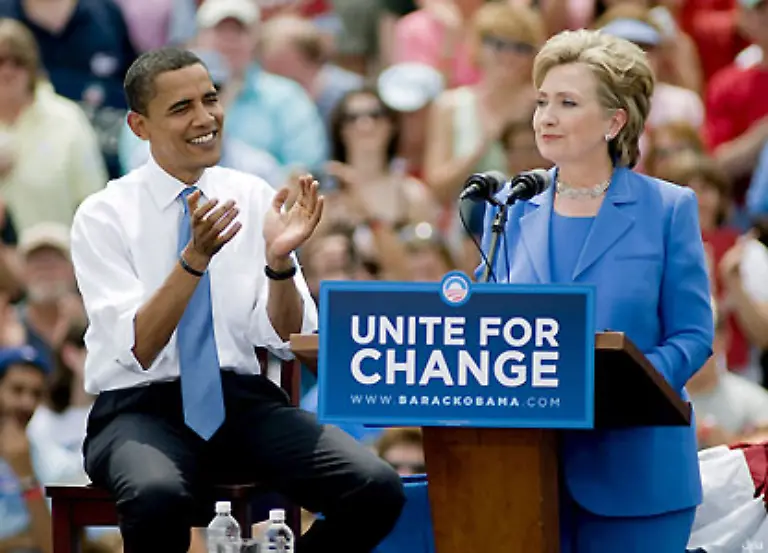 In-einem-dramatischen-Vorwahlkampf-bei-den-Demokraten-hatte-sich-Obama-gegen-die-fruehere-First-Lady-Hillary-Clinton-durchsetzen-koennen-McCain-konnte-mit-seiner-Vizekandidatin-Sarah-Palin-nicht-punkten