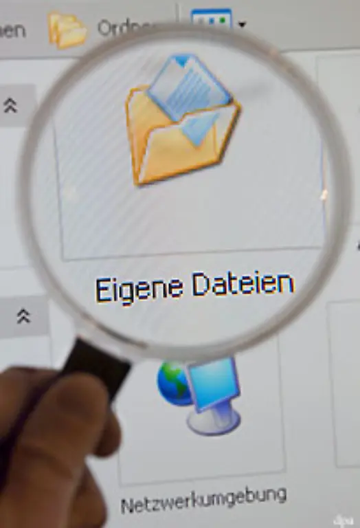 12-November-Im-Kampf-gegen-den-Terrorismus-beschliesst-der-Bundestag-gegen-den-Widerstand-der-Opposition-Online-Durchsuchungen-Ende-November-scheitert-das-umstrittene-Gesetz-vorerst-im-Bundesrat