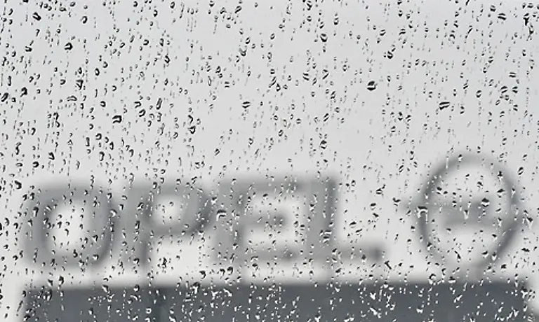 14-November-Weil-der-Konzernmutter-General-Motors-die-Insolvenz-droht-bittet-Opel-in-Berlin-um-Hilfe-Weltweit-leidet-die-Automobil-Branche-unter-der-Absatzkrise