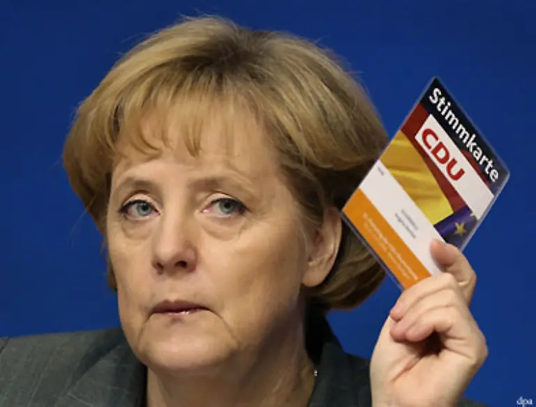 30-November-Im-Unions-Streit-um-rasche-Steuerentlastungen-setzt-sich-Bundeskanzlerin-Angela-Merkel-mit-ihrer-Linie-trotz-der-Wirtschaftskrise-auf-rasche-Steuersenkungen-zu-verzichten-durch-Der-Parteitag-bestaetigt-sie-mit-94-83-Prozent-als-Parteichefin