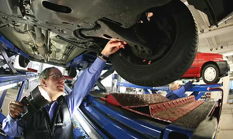 Insgesamt-werden-die-Fahrzeuge-wahrscheinlich-aufgrund-der-Wirtschaftslage-immer-schlechter-gewartet-Unter-den-Modellen-stechen-einige-positiv-heraus-und-einige-Autos-zeigen-erschreckend-oft-gravierende-Maengel