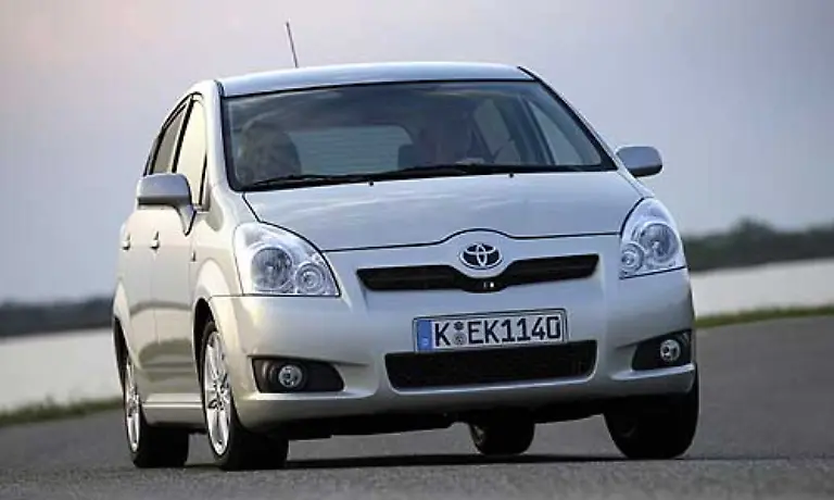 Gewinner-der-Altersklasse-2-3-Jahre-Platz-1-Toyota-Corolla-Verso-2-0-Prozent-mit-Maengeln