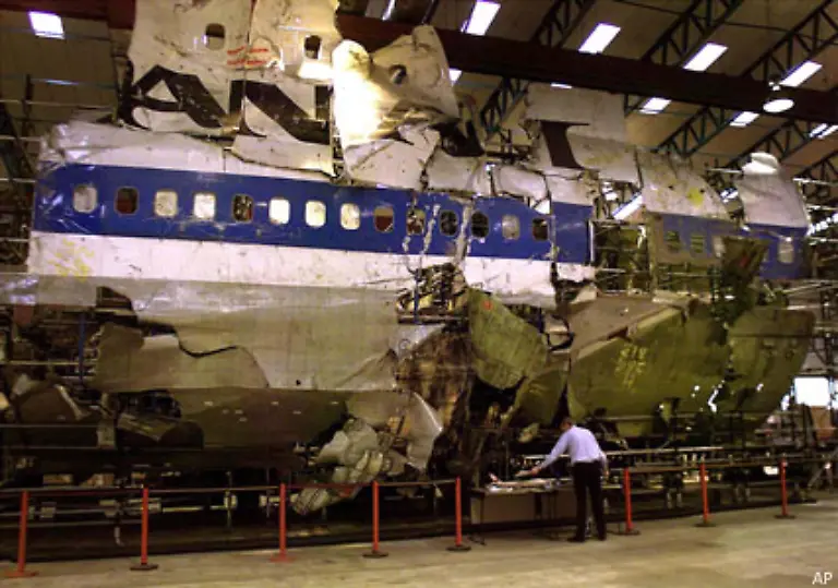 So-tauchte-immer-wieder-die-Theorie-auf-dass-Lockerbie-die-Rache-des-Irans-fuer-den-Abschuss-eines-iranischen-Airbus-mit-290-Menschen-an-Bord-durch-ein-US-Kriegsschiff-im-Jahr-1988-war