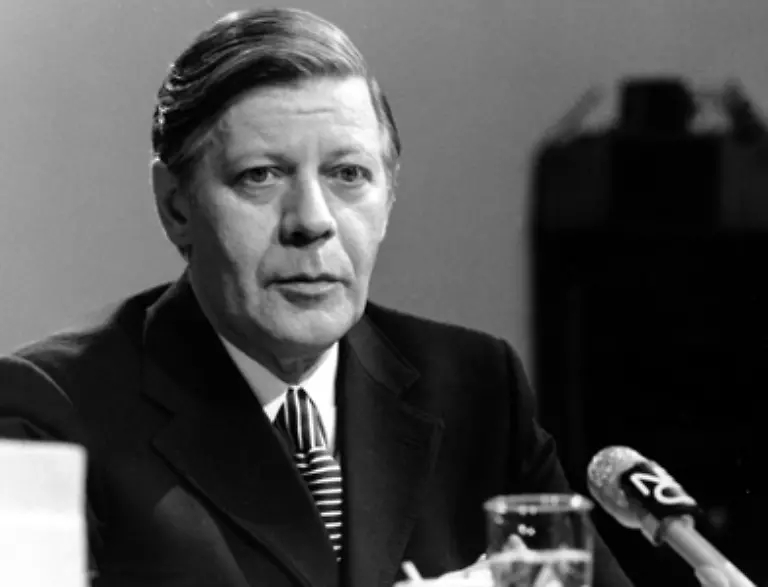 Vielmehr-ergibt-sie-sich-immer-wieder-aufs-Neue-sehr-konkret-und-oft-bedrueckend