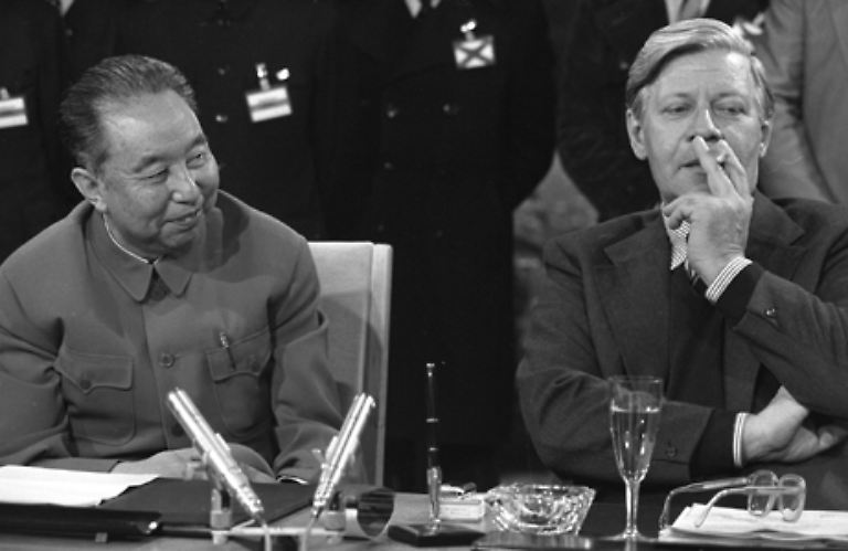 ... Immer wieder muss der Politiker die Antwort auf die Frage finden: 'Was ist jetzt und hier meine Aufgabe und meine Pflicht?'"