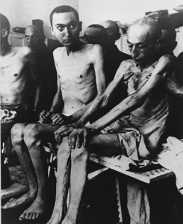 Dreck-und-Not-und-Kummer-des-Krieges-haben-Helmut-Schmidt-nachhaltig-gepraegt-auch-sein-Verhaeltnis-zur-Religion-Weil-Gott-Auschwitz-zugelassen-hat-hat-Schmidt-das-Vertrauen-in-ihn-verloren