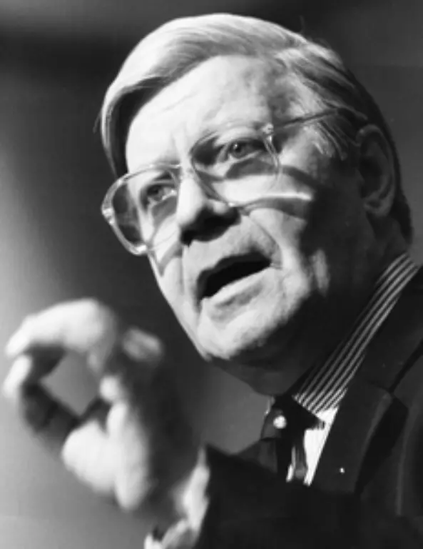 Im-Bundestag-erwirbt-sich-Schmidt-Schnauze-hohes-Ansehen-als-Redner-Als-1969-die-Grosse-Koalition-zerbricht-und-Schmidt-Verteidigungsminister-in-der-sozial-liberalen-Koalition-wird