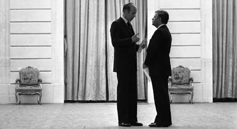 Ausserdem-legen-die-beiden-den-Grundstein-fuer-das-Europaeische-Waehrungssystem-das-eine-gemeinsame-Waehrungseinheit-begruendet-und-aus-dem-schliesslich-der-Euro-hervorgehen-wird