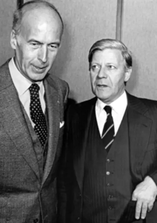 Ueberhaupt-sorgt-die-erst-politische-und-schliesslich-auch-persoenliche-Freundschaft-zwischen-Schmidt-und-Giscard-d-Estaing-fuer-eine-Bluetezeit-europaeischer-Politik-und-deutsch-franzoesischer-Zusammenarbeit