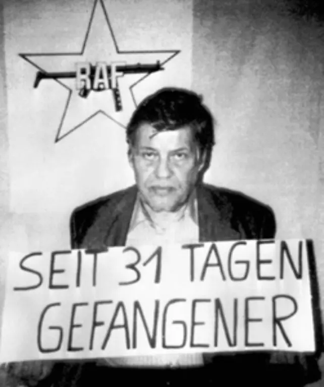 Diesen-Fehler-will-der-Bundeskanzler-bei-Schleyer-nicht-wiederholen-Der-Staat-soll-nicht-erpressbar-sein-Quaelende-Zweifel-und-Aengste-treiben-Schmidt-waehrend-der-Entfuehrung