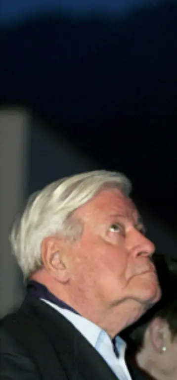 Er-habe-in-diesem-Fall-keine-Hilfe-durch-das-Grundgesetz-die-Bibel-oder-sonst-etwas-erfahren-allein-Vernunft-und-Moral-haette-ihn-geleitet-erklaert-Schmidt-spaeter-Fuer-mich-bleibt-das-Gewissen-die-oberste-Instanz