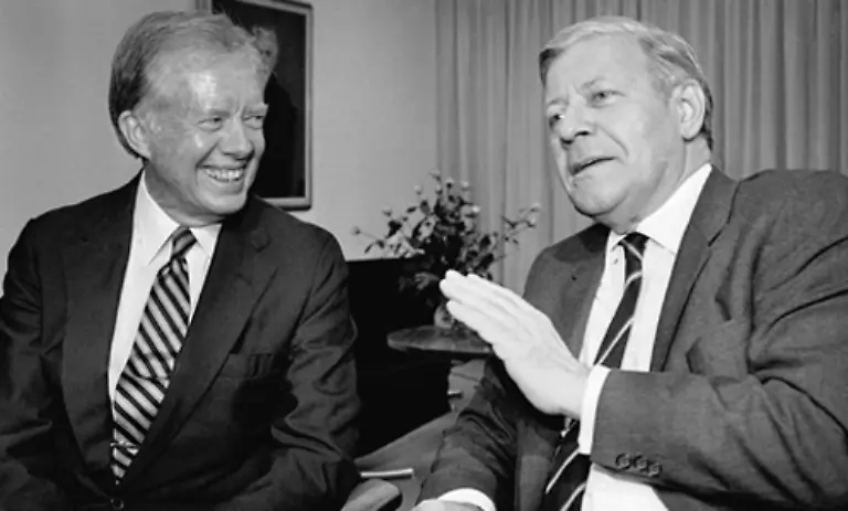 Der-Beschluss-ist-eine-Reaktion-auf-die-sowjetischen-SS-20-Raketen-die-aus-Sicht-des-deutschen-Bundeskanzlers-eine-Bedrohung-fuer-Westeuropa-darstellen