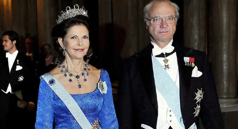 Seit-32-Jahren-erleben-die-Schweden-die-fruehere-Diplom-Dolmetscherin-und-Olympia-Hostess-an-der-Seite-ihres-Regenten-und-haben-dabei-etliche-Wandlungen-vorgefuehrt-bekommen