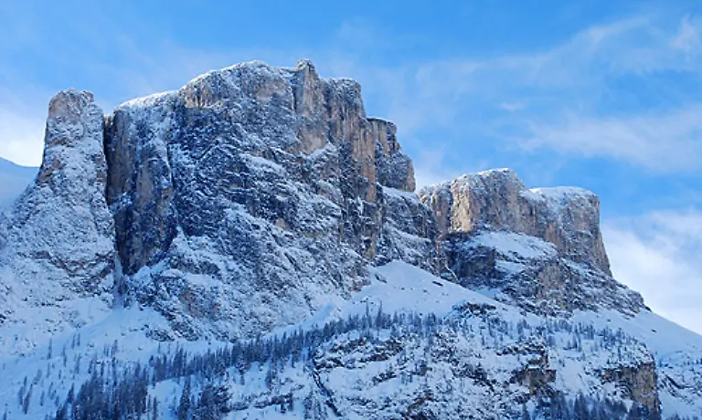 In-Suedtirol-genauer-gesagt-in-Alta-Badia-in-den-Dolomiten-muessen-die-kleinen-Gelaendegaenger-die-Volks-SUVs-zeigen-was-sie-koennen