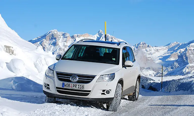 Spaet-kam-auch-der-Tiguan-von-Volkswagen-Erst-im-Herbst-2007-wurde-das-Auto-vorgestellt-Doch-dann-stuermte-der-VW-gleich-an-die-Spitze-Er-ist-der-Titelverteidiger-aus-dem-Vorjahr-unter-den-Volks-SUVs