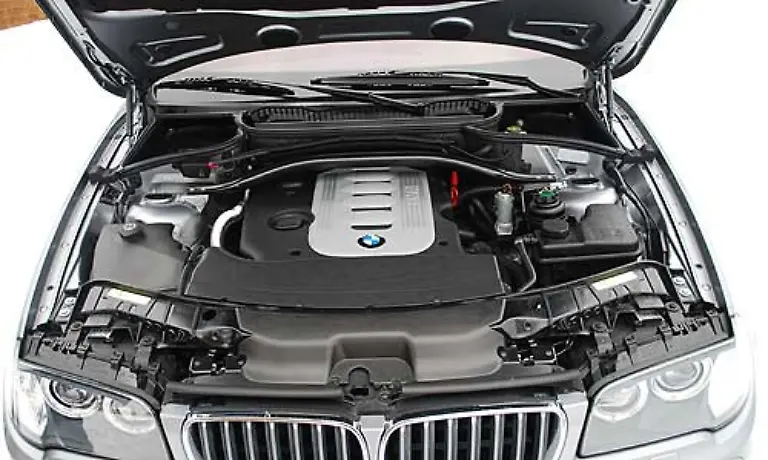 Der-bewaehrte-Antrieb-ist-ein-Drei-Liter-Motor-mit-sechs-Zylindern-und-218-PS-160-kW-500-Newtonmeter-schieben-den-Bayern-nach-vorne-Dafuer-wird-ein-Basispreis-von-47-560-Euro-aufgerufen