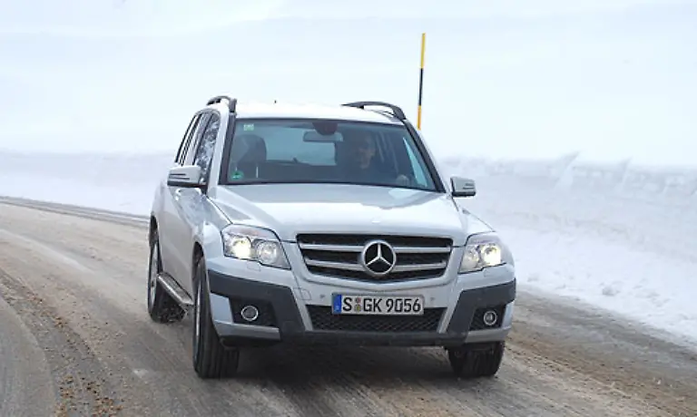 Los-geht-es-mit-dem-GLK-von-Mercedes-Der-Erfolg-des-BMW-X3-duerfte-in-Stuttgart-fuer-Unruhe-gesorgt-haben-Die-M-Klasse-etwas-zu-gross-und-zu-teuer-als-Konkurrent-Da-musste-was-Neues-her