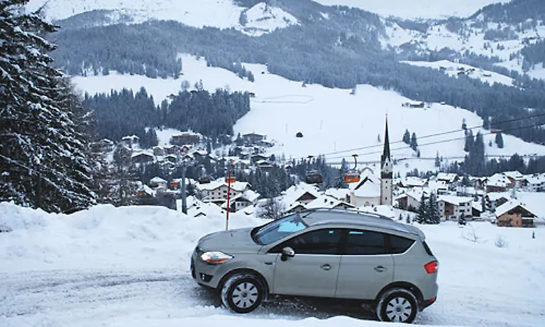 Allrad-gibt-es-allerdings-nur-gegen-Aufpreis-Leider-hat-der-Motor-bei-niedrigen-Drehzahlen-ein-ausgepraegtes-Turboloch-und-das-ESP-ist-nicht-abschaltbar-Daher-handelt-sich-der-Kuga-im-Gelaende-eher-schwache-Noten-ein