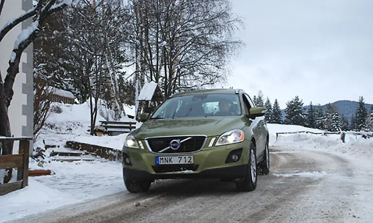 Die-Motorisierung-ist-mit-185-PS-und-400-Newtonmeter-Drehmoment-zwar-deutlich-schwaecher-als-bei-BMW-und-Mercedes-aber-durchaus-ausreichend-An-der-Kraft-lag-es-also-nicht-dass-wir-den-Volvo-rausziehen-lassen-mussten