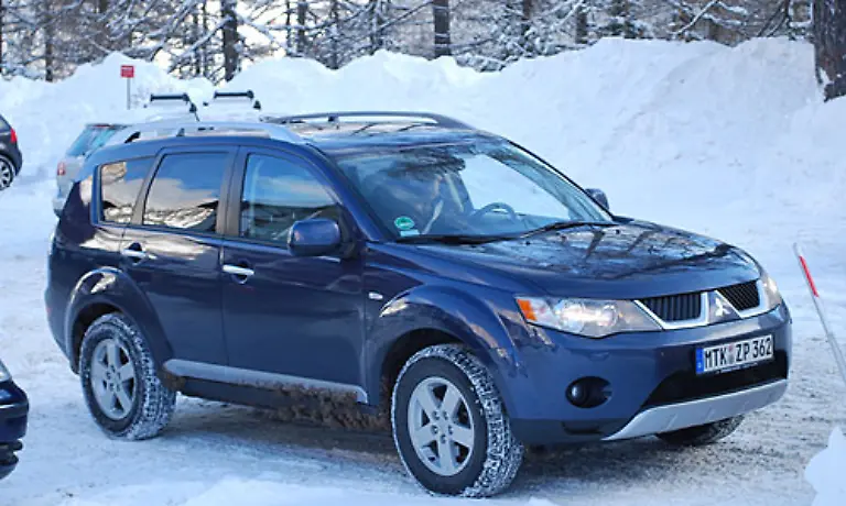 Der-Aufschlag-muss-am-Motor-liegen-denn-der-normale-Zwei-Liter-Diesel-von-Mitsubishi-kostet-fast-4-500-Euro-weniger