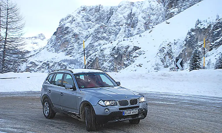 Das-Allradsystem-XDrive-ist-ebenfalls-ein-bewaehrtes-Stueck-Technik-Das-Minus-an-Komfort-gegenueber-dem-GLK-kann-der-X3-durch-Freude-am-Fahren-also-durch-erfreulich-sachliche-Sportlichkeit-locker-ausgleichen