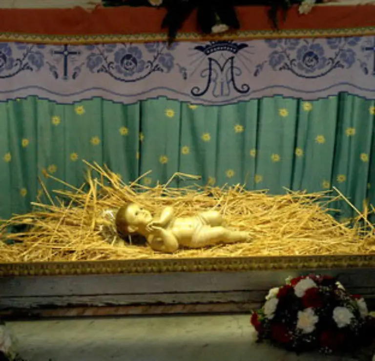 In-der-benachbarten-Katharinenkirche-liegt-das-132-echte-Jesuskind-das-man-beim-weltweit-im-Fernsehen-uebertragenen-Weihnachtsgottesdienst-sieht