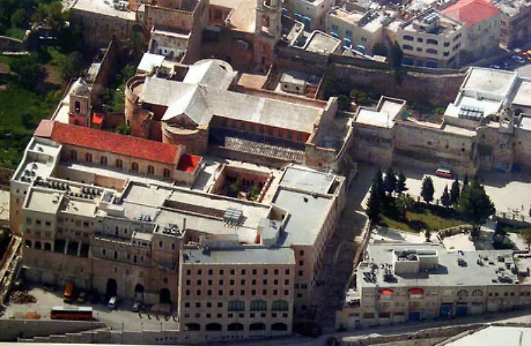 Eine-Luftaufnahme-von-2002-waehrend-der-israelischen-Belagerung-der-Kirche-von-einer-Drohne-aufgenommen