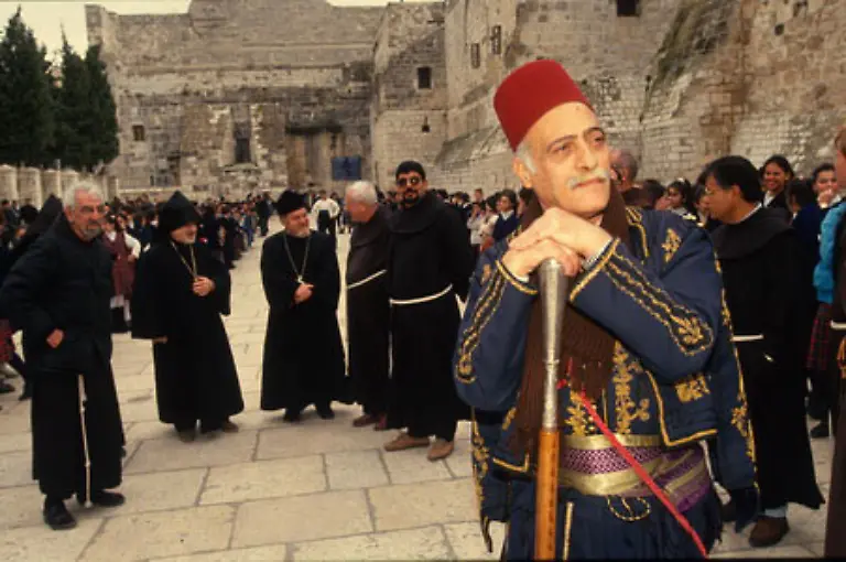 angefuehrt-von-malerischen-132-Kawassen-in-Uniform-der-tuerkischen-Besatzer