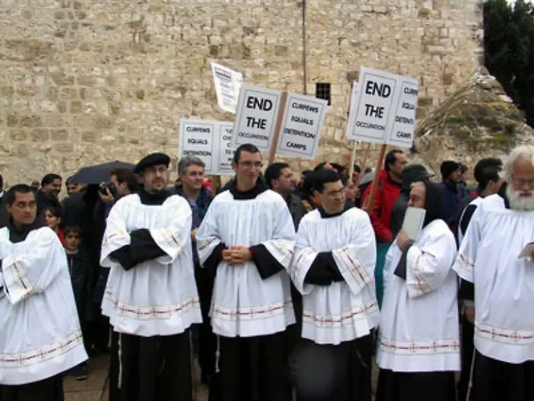 Die-feierliche-Weihnachtsprozessen-wird-wie-koennte-es-anders-sein