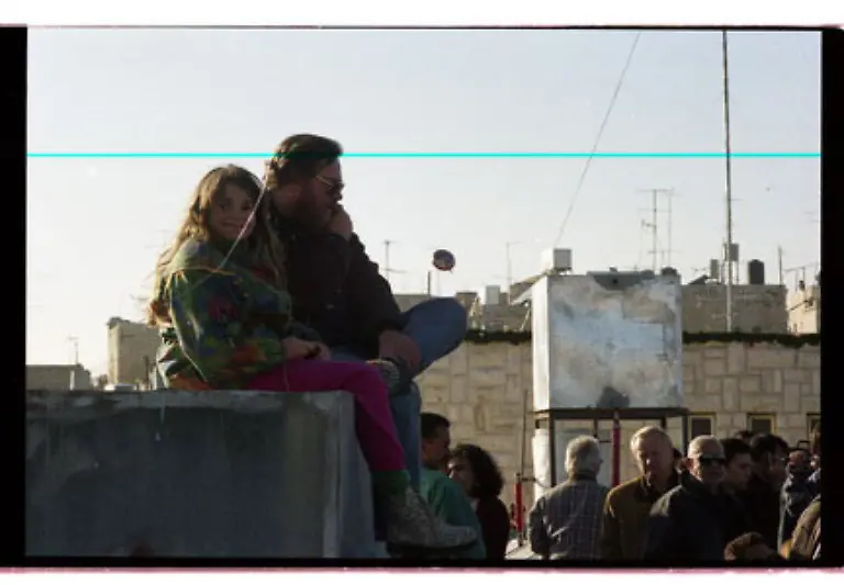 Vom-gegenueberliegenden-Dach-aus-berichtete-Ulrich-Sahm-damals-live-fuer-n-tv