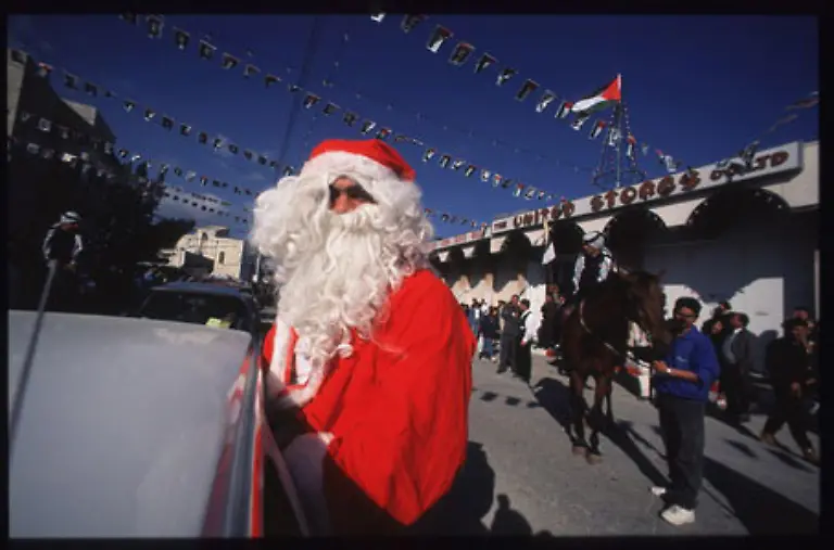 Zum-Inventar-von-Bethlehem-gehoert-natuerlich-auch-der-Weihnachtsmann