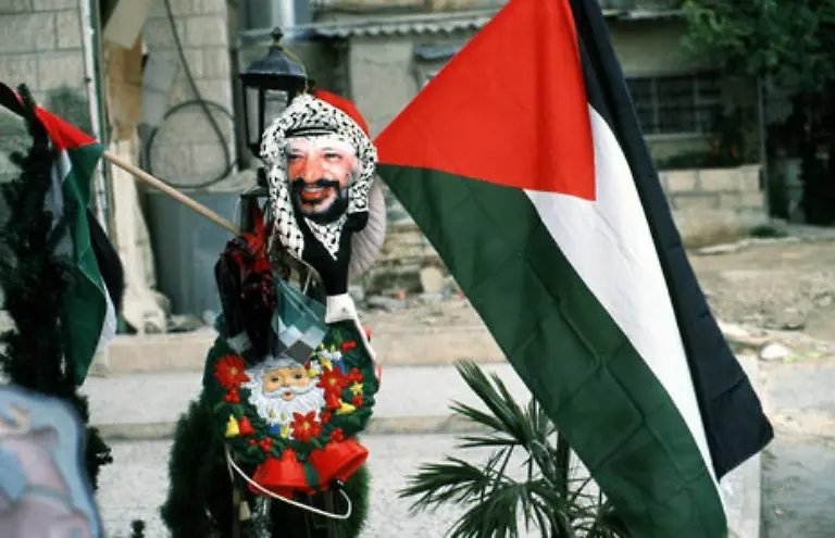 Arafat-als-typischer-Weihnachtsbaumschmuck