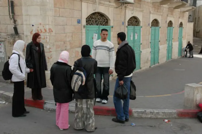 In-diesem-verriegelten-Laden-direkt-am-Krippenplatz-wurde-einst-Wein-verkauft-Das-mochten-die-Moslems-nicht