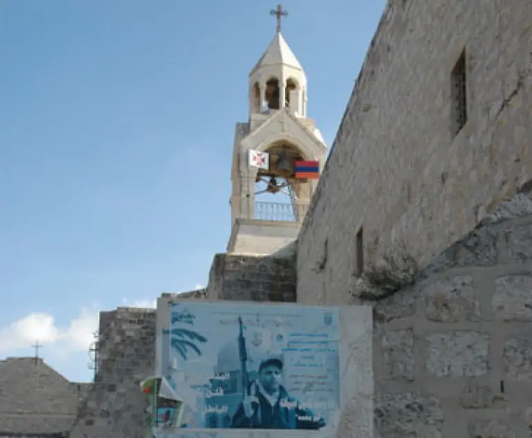 Selbst-im-Schatten-der-Geburtskirche